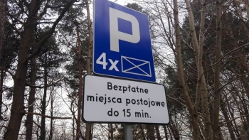 Zmiany w płatnym parkingu przy Szpitalu w Bytowie. Taniej za kwadrans postoju.